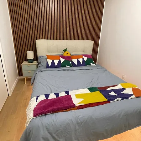 Ins - 2 Bedrooms - Metro Parking Prive